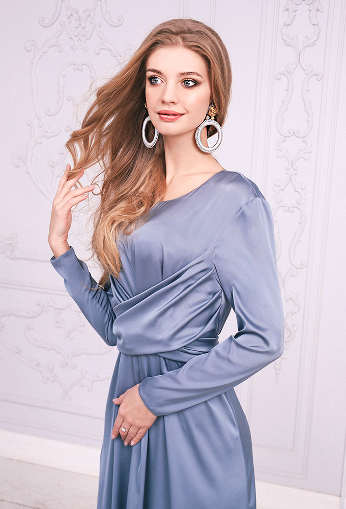 картинка Платье шёлковое maxi серое от магазина Компания+